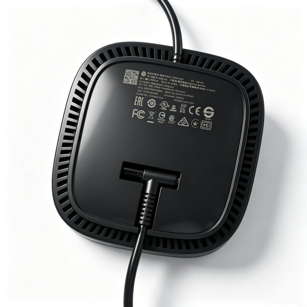 LVYATUO plugged into HP dock demonstrating stable desk power benefit
