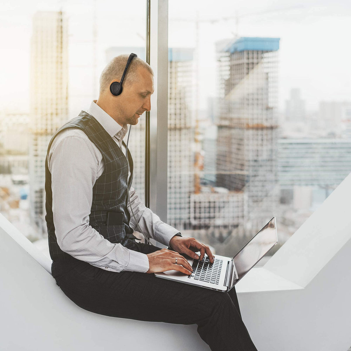 Maeline headphones work with iPhone, iPad, Chromebook, and more devices.