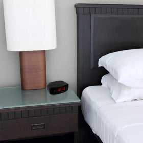 Built-in power backup on Magnasonic clock radio preserves time and alarms