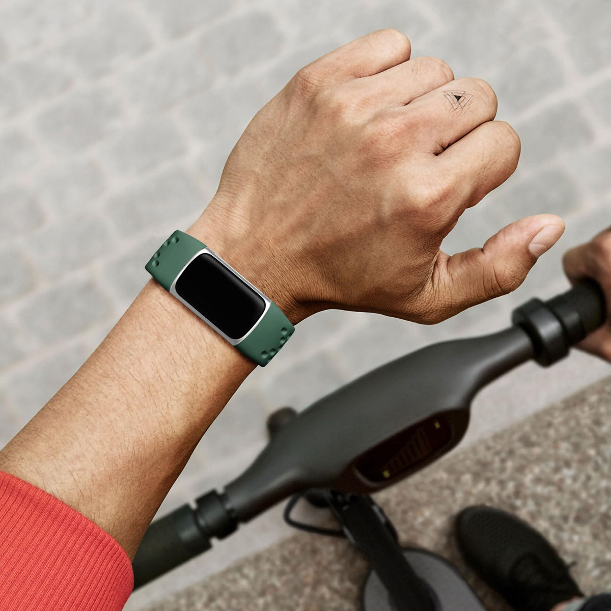 Maledan Fitbit Charge 5/6 soft elastomer band close-up.