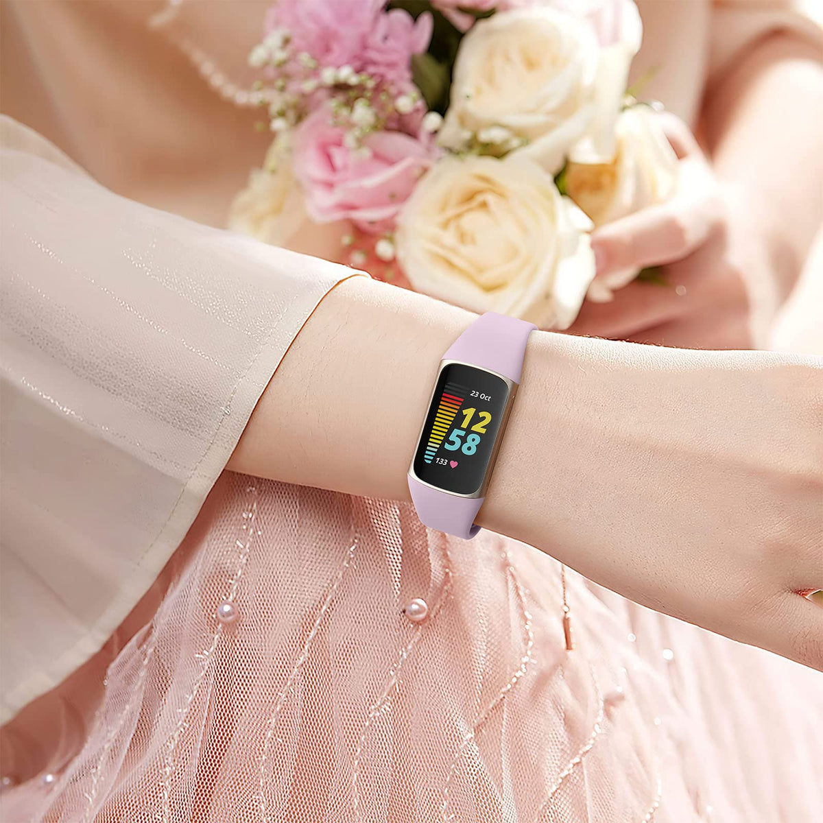 Maledan quick-install strap demonstrates one-handed change on the go