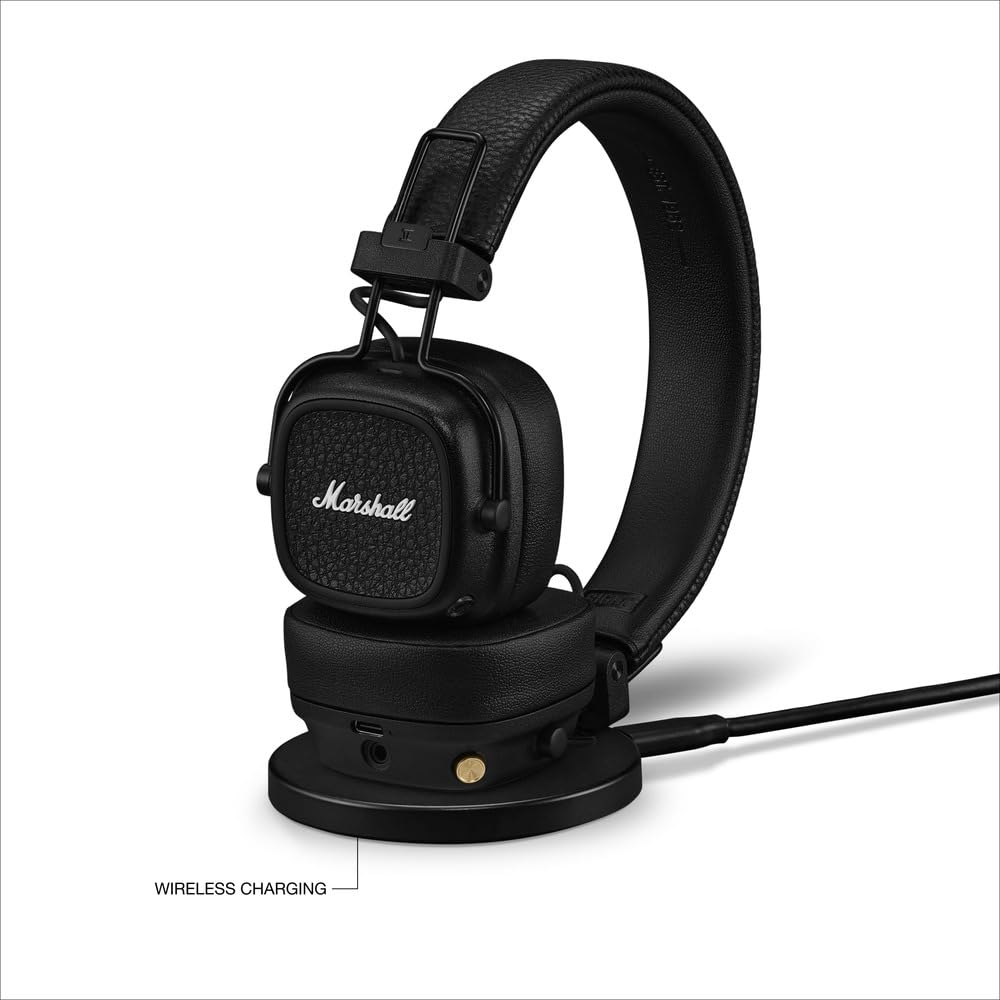 All-black Marshall Major V design suitable for daily listening and commuting.
