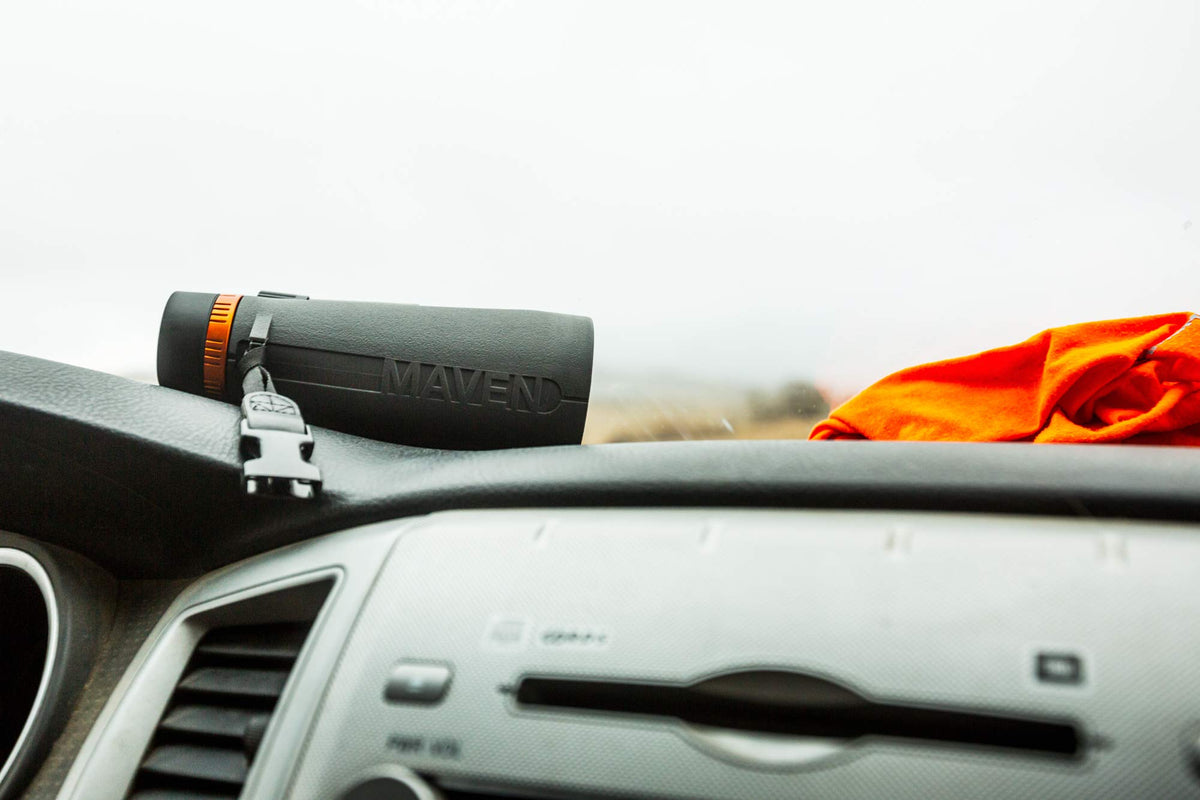 10x magnification reveals distant details with crisp contrast.
