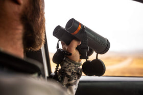 Ergonomic weight balance supports steady viewing during long glassing sessions.