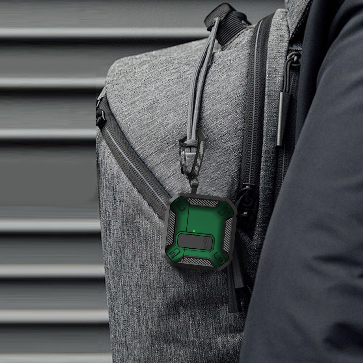Maxjoy AirPods 4 case bundle includes cleaning tool and storage pouch.