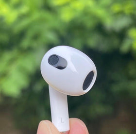 Close-up view of Meenova A2564 left earbud, showing OEM-grade construction.