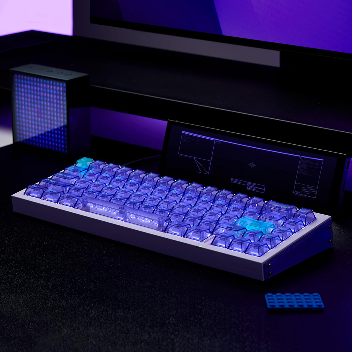 MelGeek REAL67 included accessories: keycap puller and extra keycaps