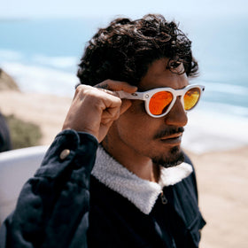 Oakley Meta HSTN open-ear audio delivers music and calls while staying aware.