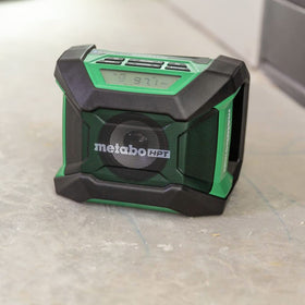 Multivolt power option supports 18V battery or AC adapter