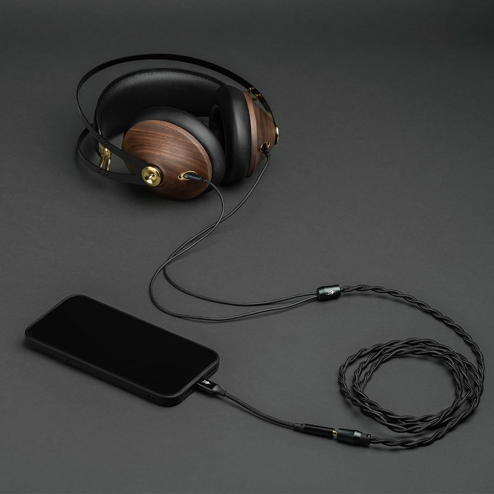 Close-up of wood finish on MEZE AUDIO 99 Classics Second Gen for premium aesthetics