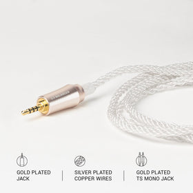 Meze Audio 99 Series 2.5mm balanced jack close-up shows precise signal transfer.