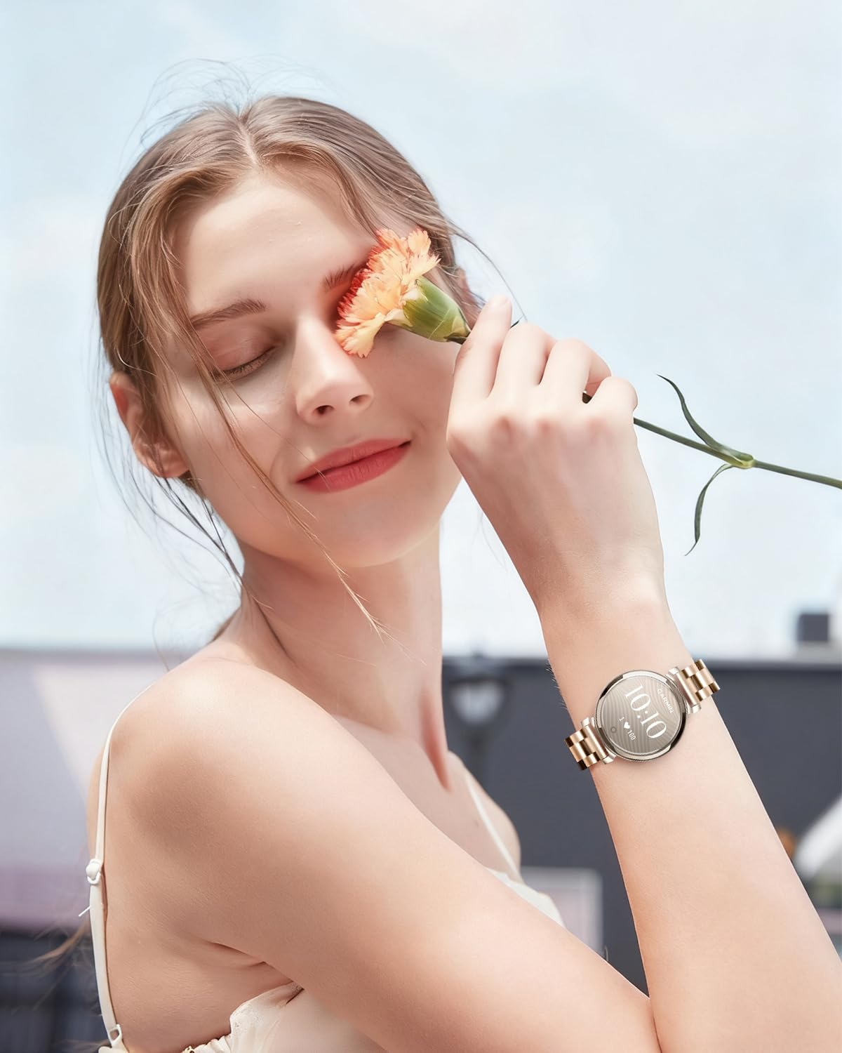 Miimall dual-lock clasp detail, secure closure for active moments