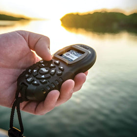 Minn Kota i-Pilot remote GPS status feedback helps monitor satellites