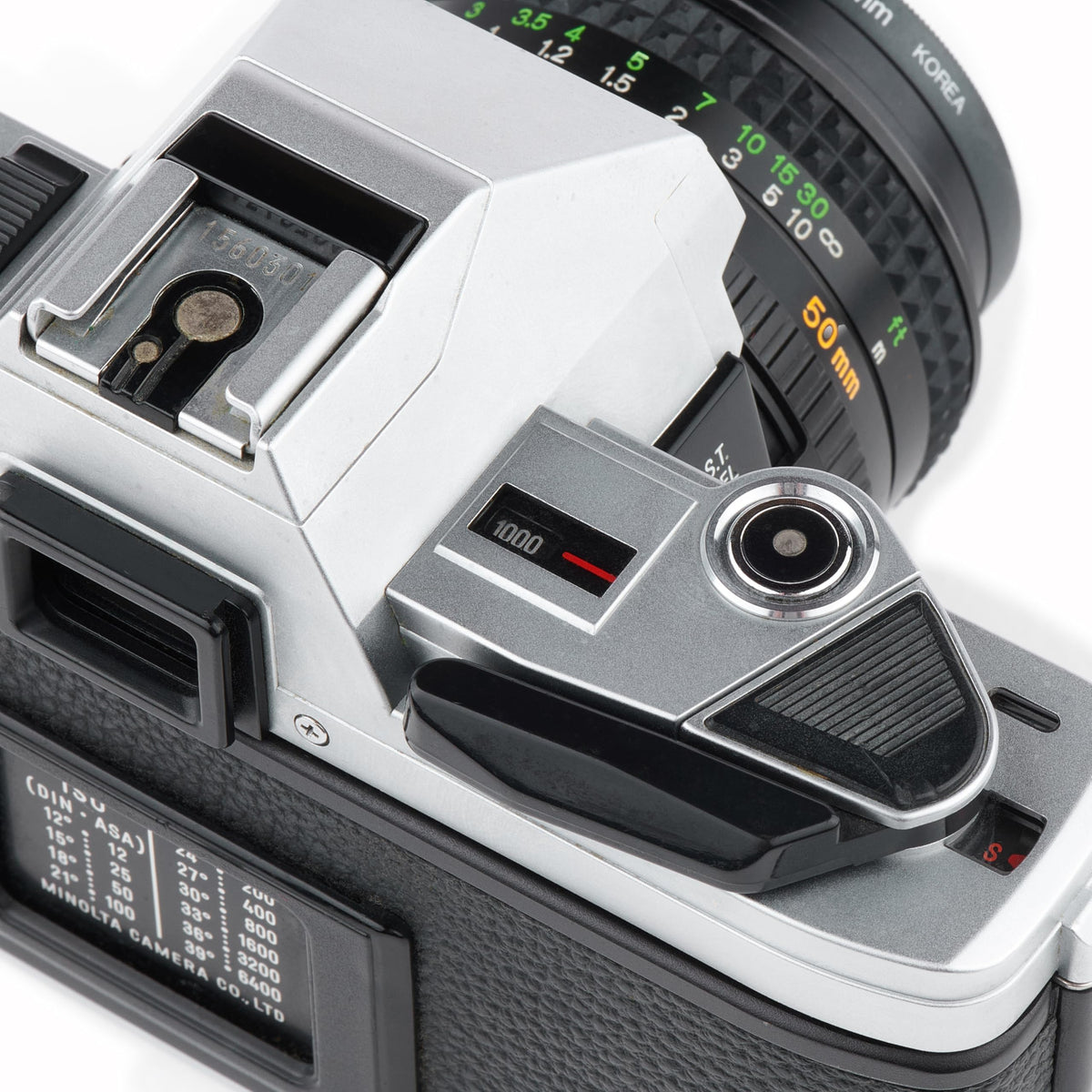 Minolta X-370 film-loading area designed for smooth operation.
