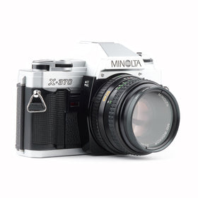 Minolta X-370 rear view reveals intuitive controls for quick manual shooting.