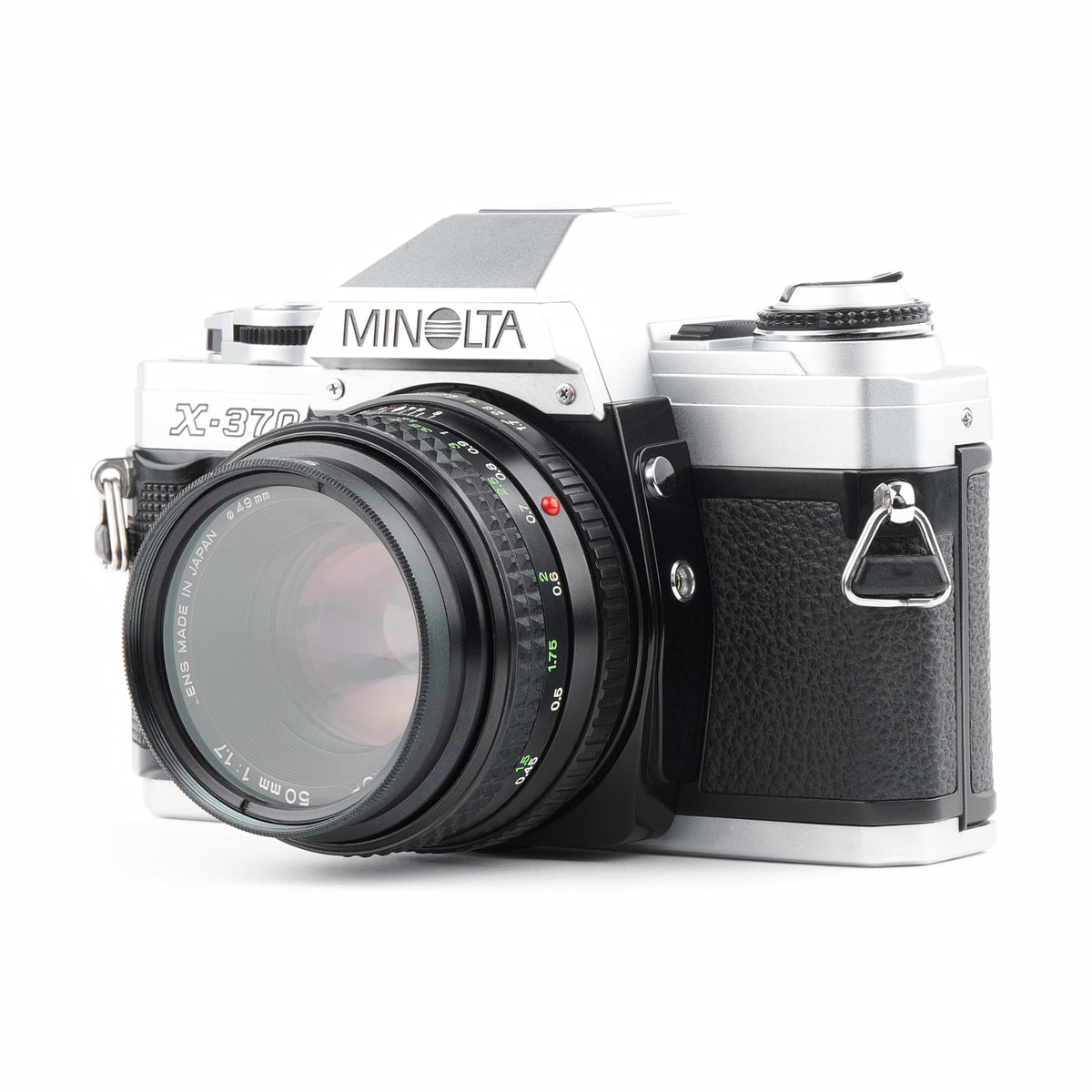 Minolta X-370 top controls provide easy access to shutter and dial.