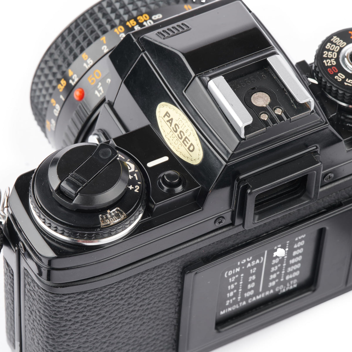 Minolta X-700 Program System offers straightforward automatic exposure for fast action.