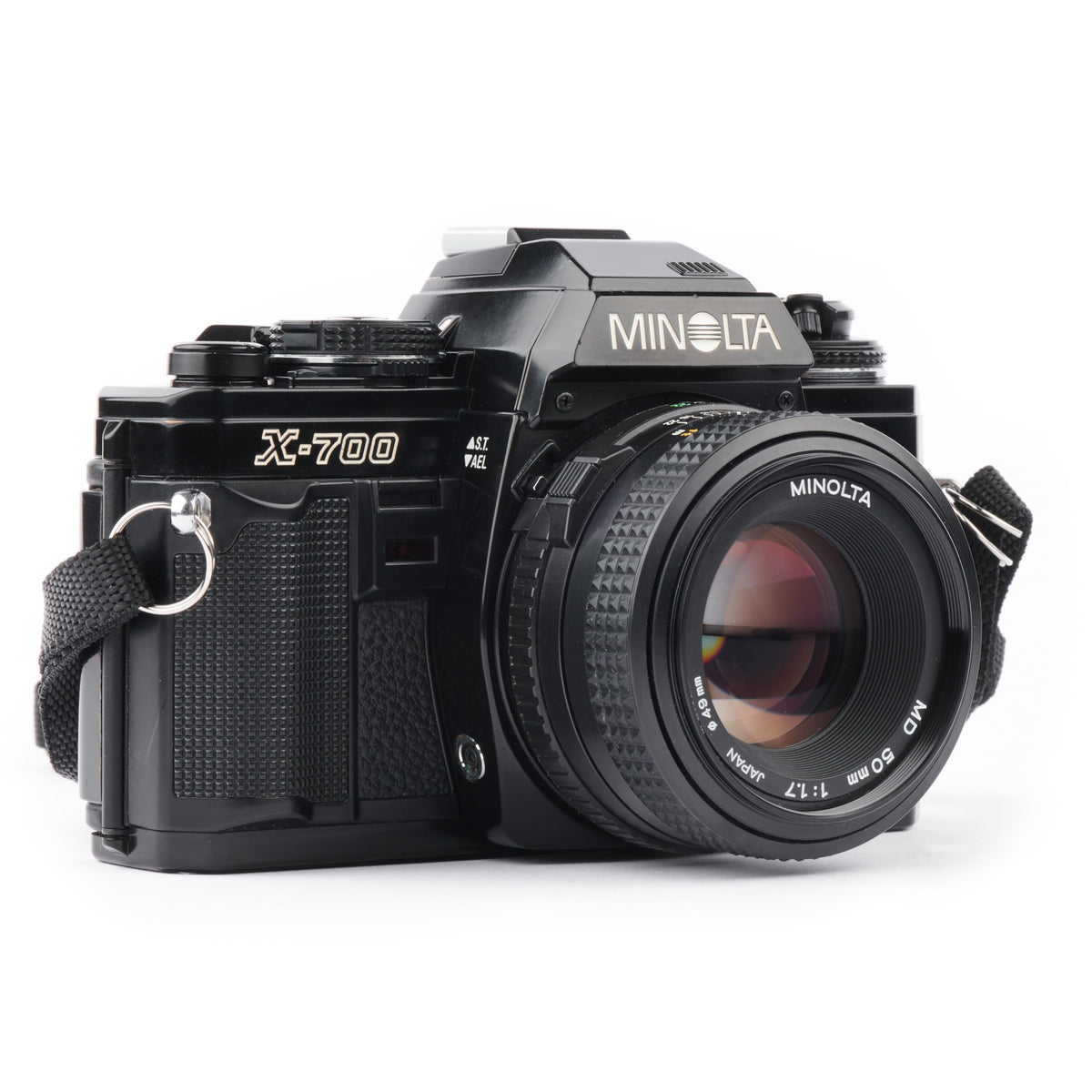 Minolta X-700 viewfinder with LED readout aids accurate exposure in changing light.