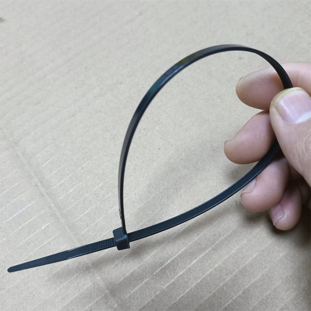 Miwutz heavy-duty ties ideal for DIY projects and garden fixes