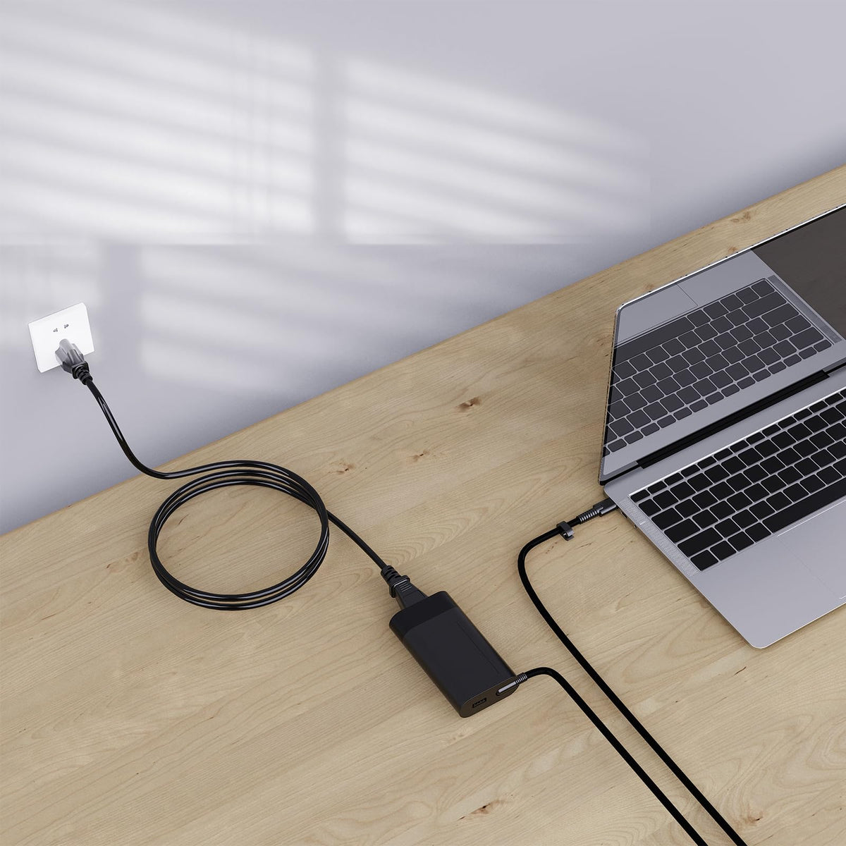 MOLIDZ charger on desk with laptop for versatile workplace charging