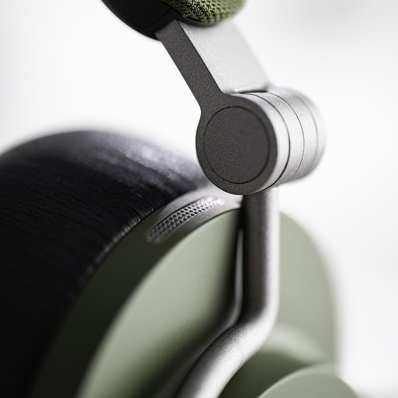 Moondrop Edge Green transparent mode enabling easy conversations without removal