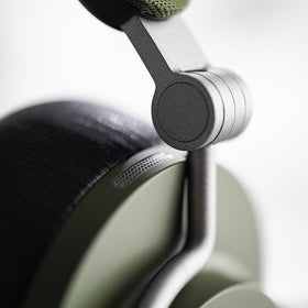 Moondrop Edge Green transparent mode enabling easy conversations without removal