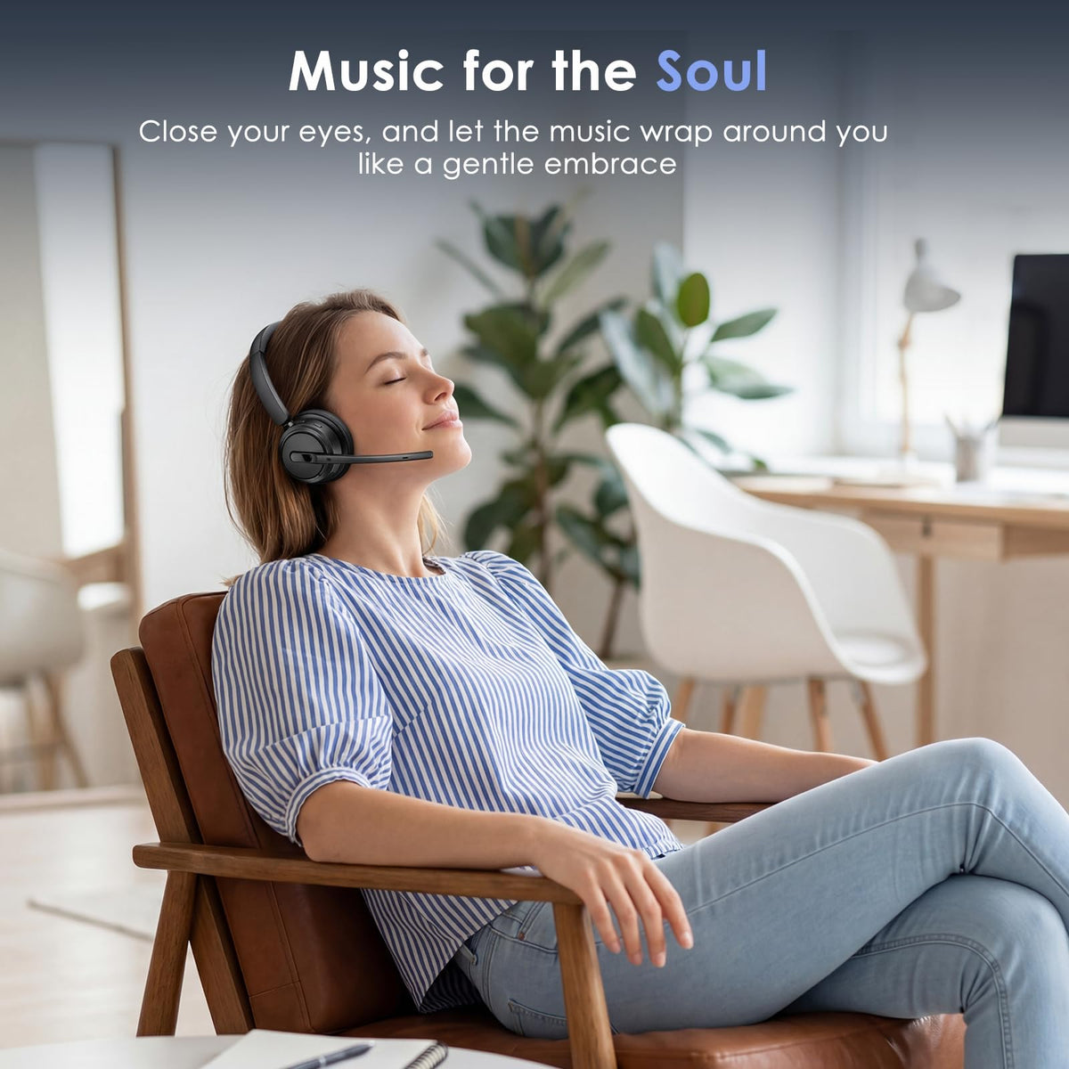 Mopchnic headset in office use highlighting comfortable all-day wear.