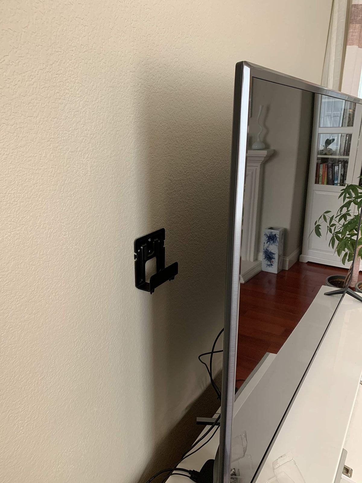 Mount Plus MP-06-02 quick-install with included screws and anchors.