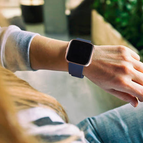 Mugust Versa peach band adds a soft, contemporary touch