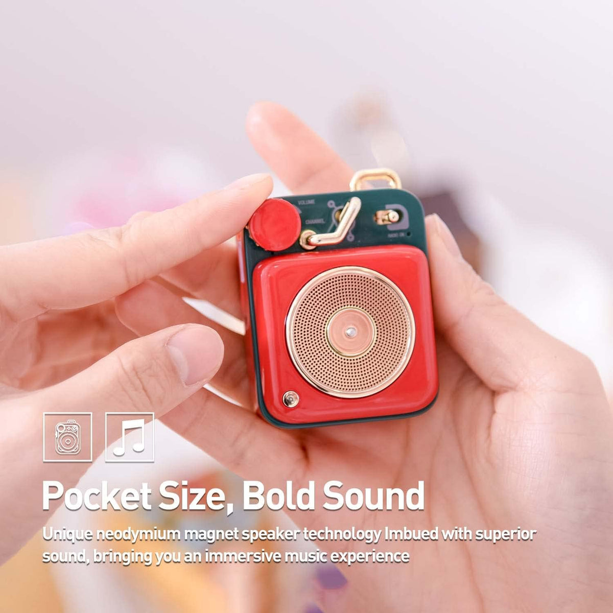 Muzen Button lanyard attachment enables hands-free carrying.