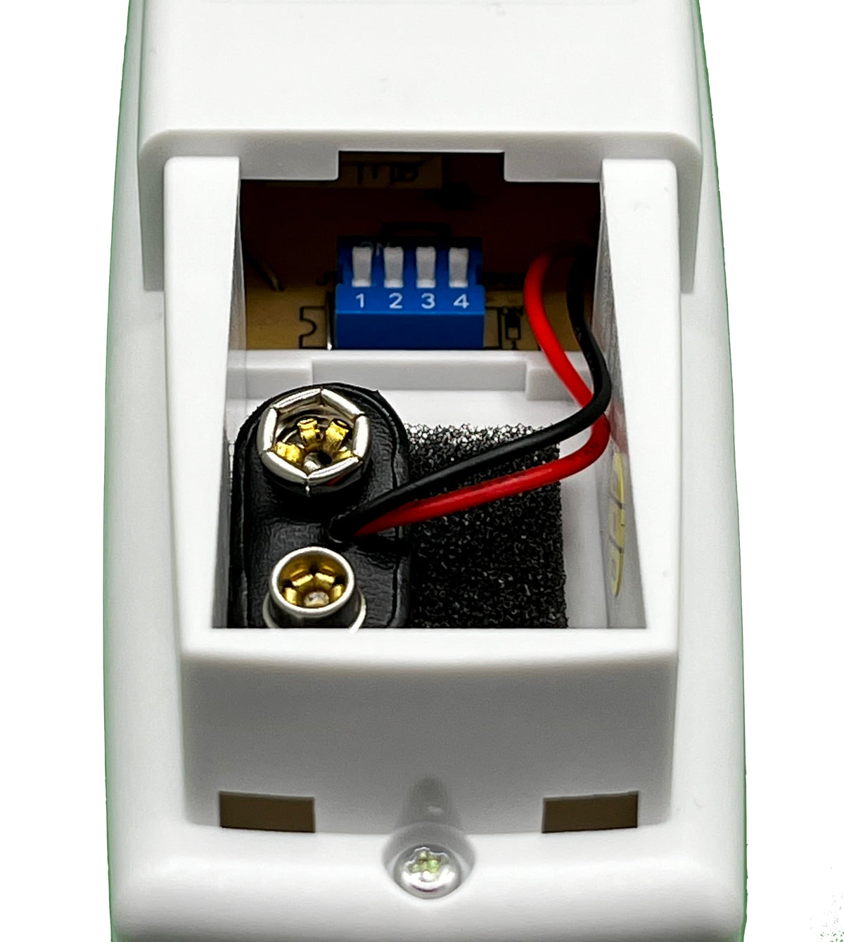 Hampton Bay UC7078T remote battery compartment requires 9V battery