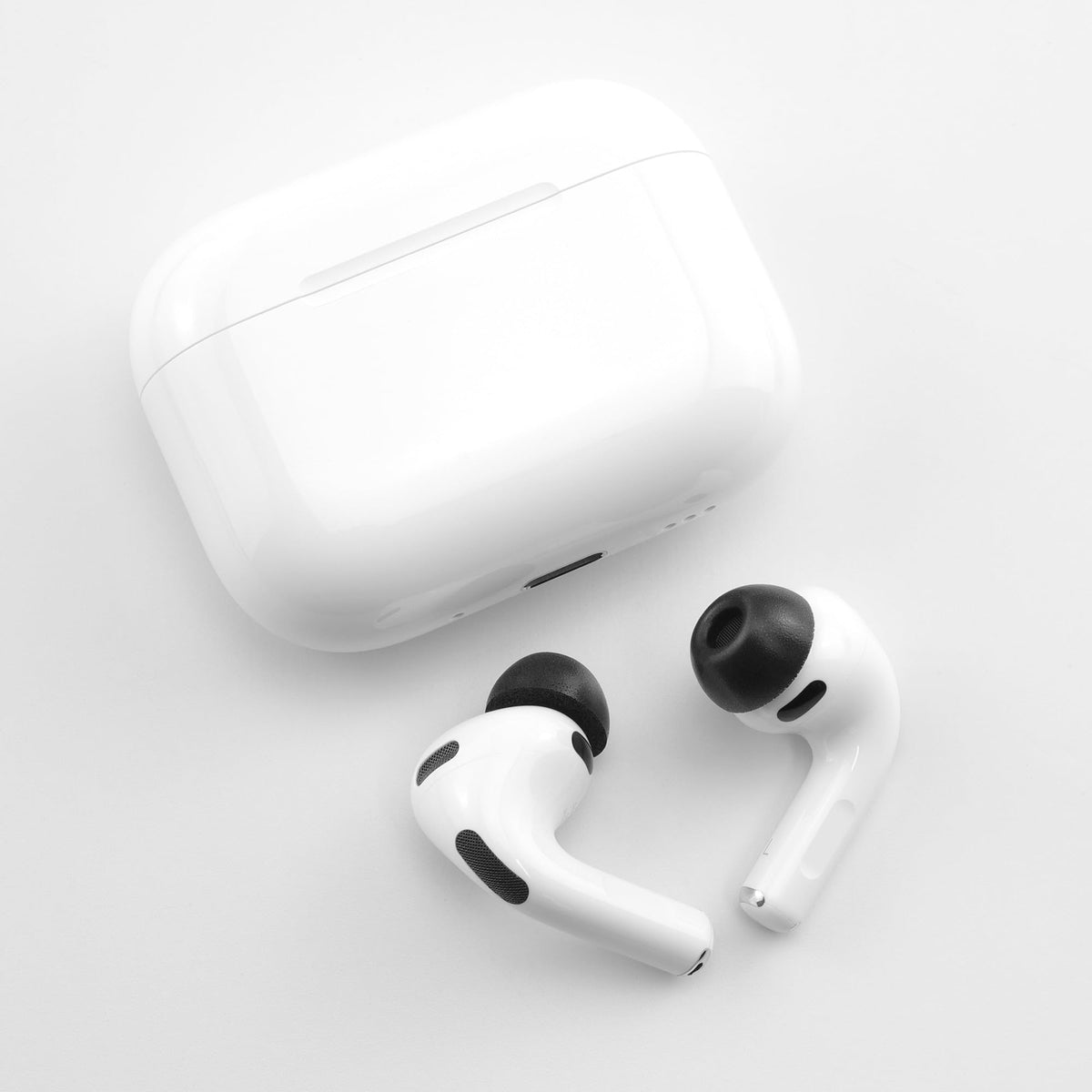 NANLANFAN memory foam tips block external noise for immersive audio.