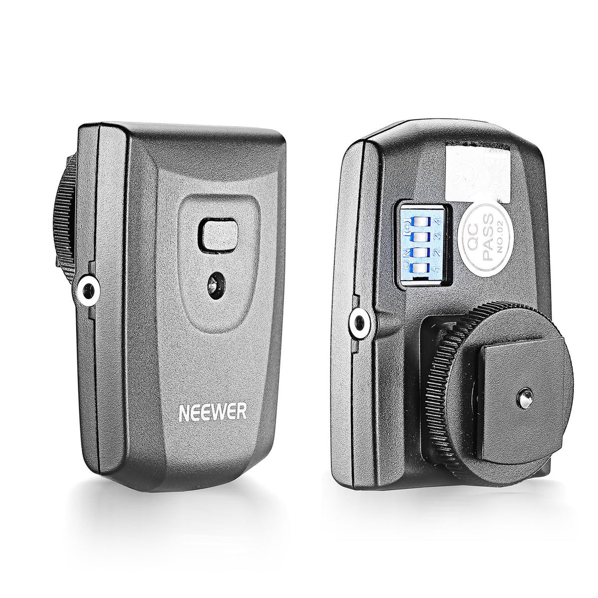 Neewer RT-16 triggering a studio light in use, enables consistent timing
