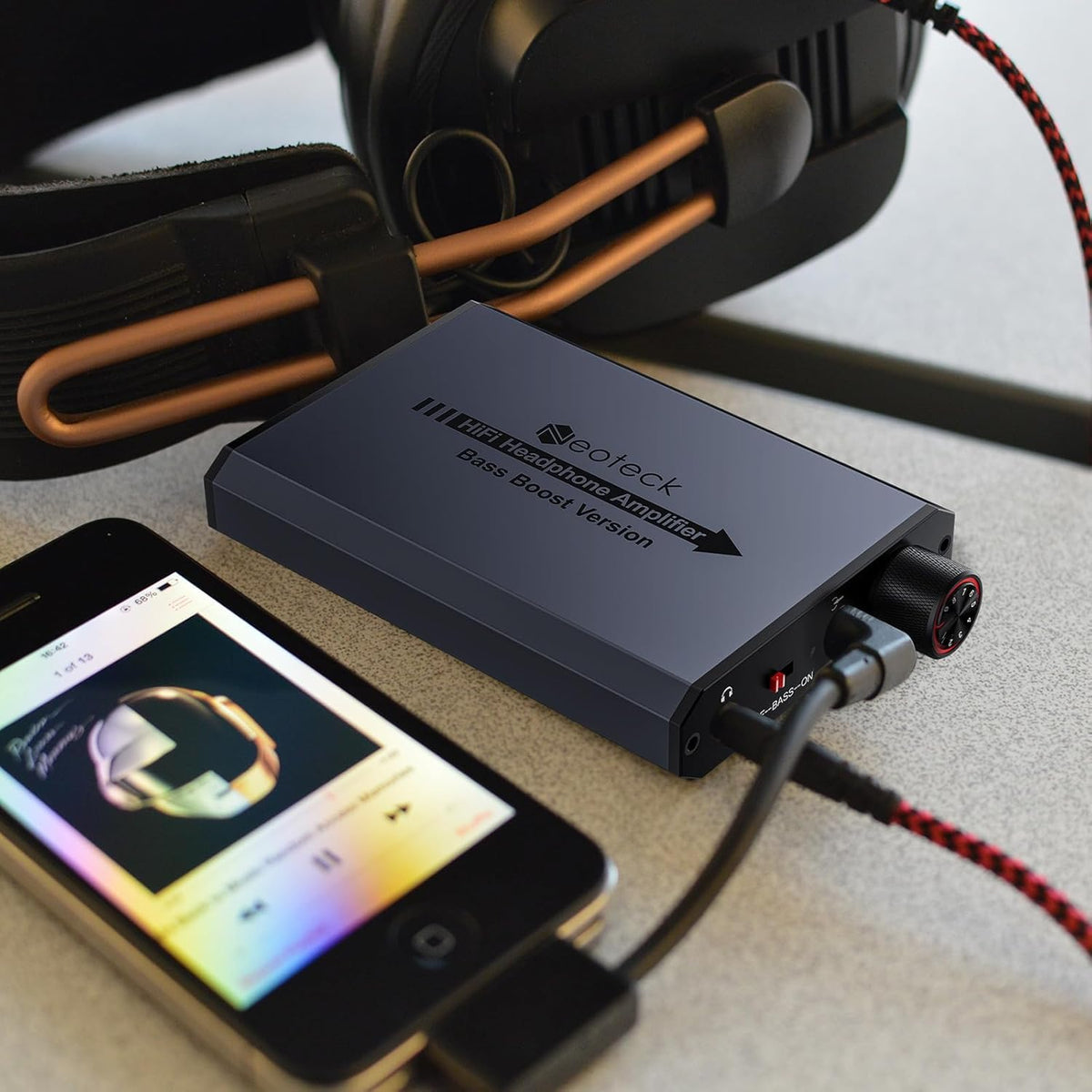 Neoteck high-fidelity signal with low THD and high SNR for clean audio.