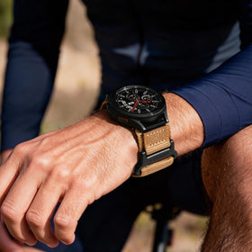 Nereides band quick-release mechanism enables tool-free strap swaps.