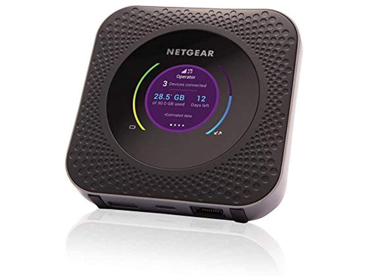 NETGEAR Nighthawk M1 connected devices screen shows online capacity.