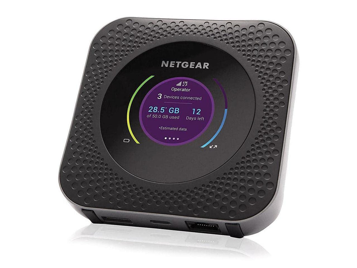 NETGEAR Nighthawk M1 front panel shows status for quick, reliable setup.