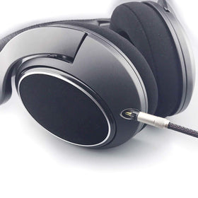 NewFantasia 3.5mm to 2.5mm locking adapter enables versatile connections.