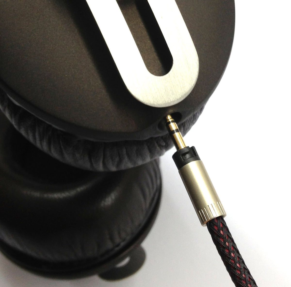 NewFantasia hand bending cable showing flexible yet robust design benefit