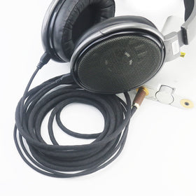NewFantasia 200 cm cable length enables flexible desktop listening setups