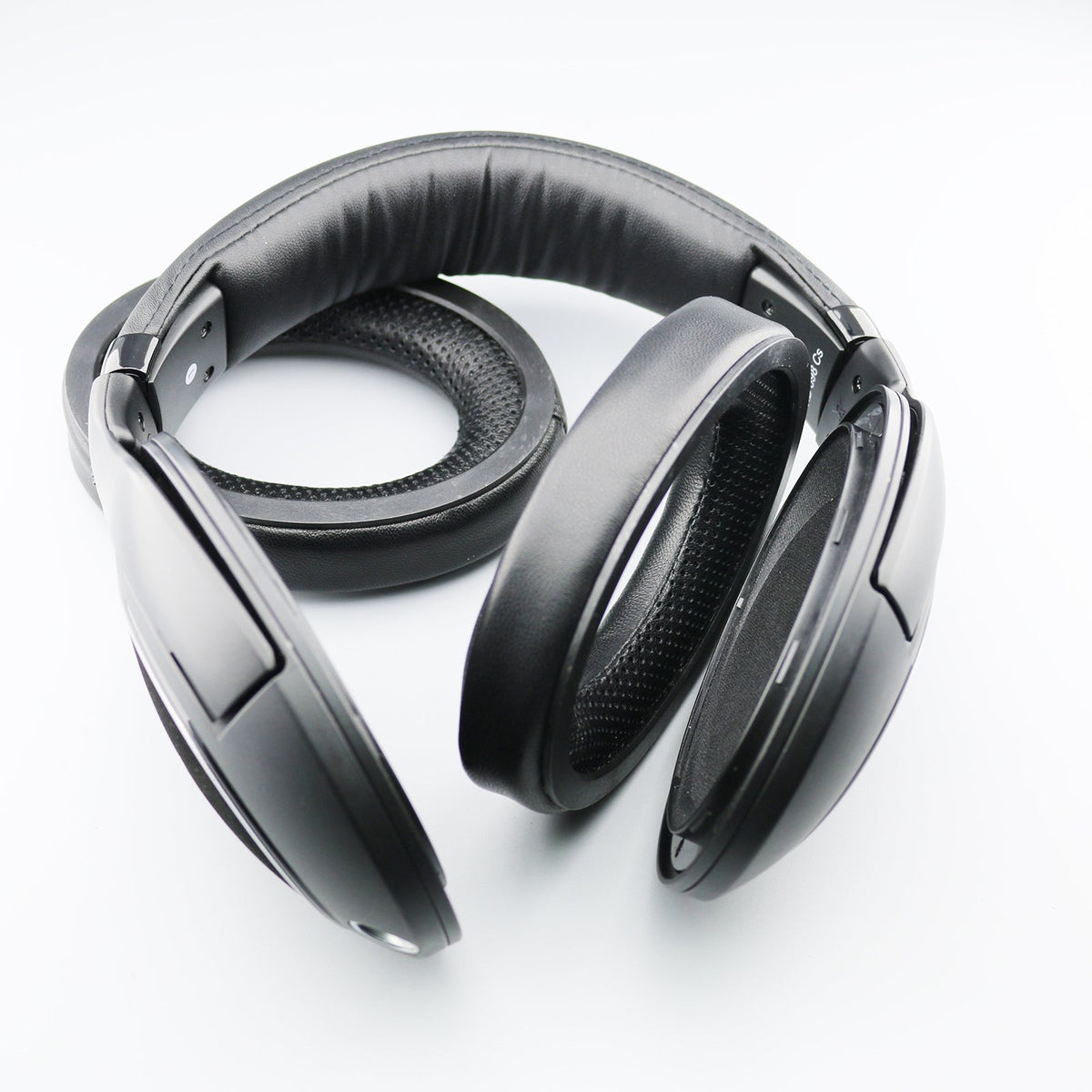 NewFantasia Sheepskin Ear Pads stitching and edge detailing highlight durability and premium finish.