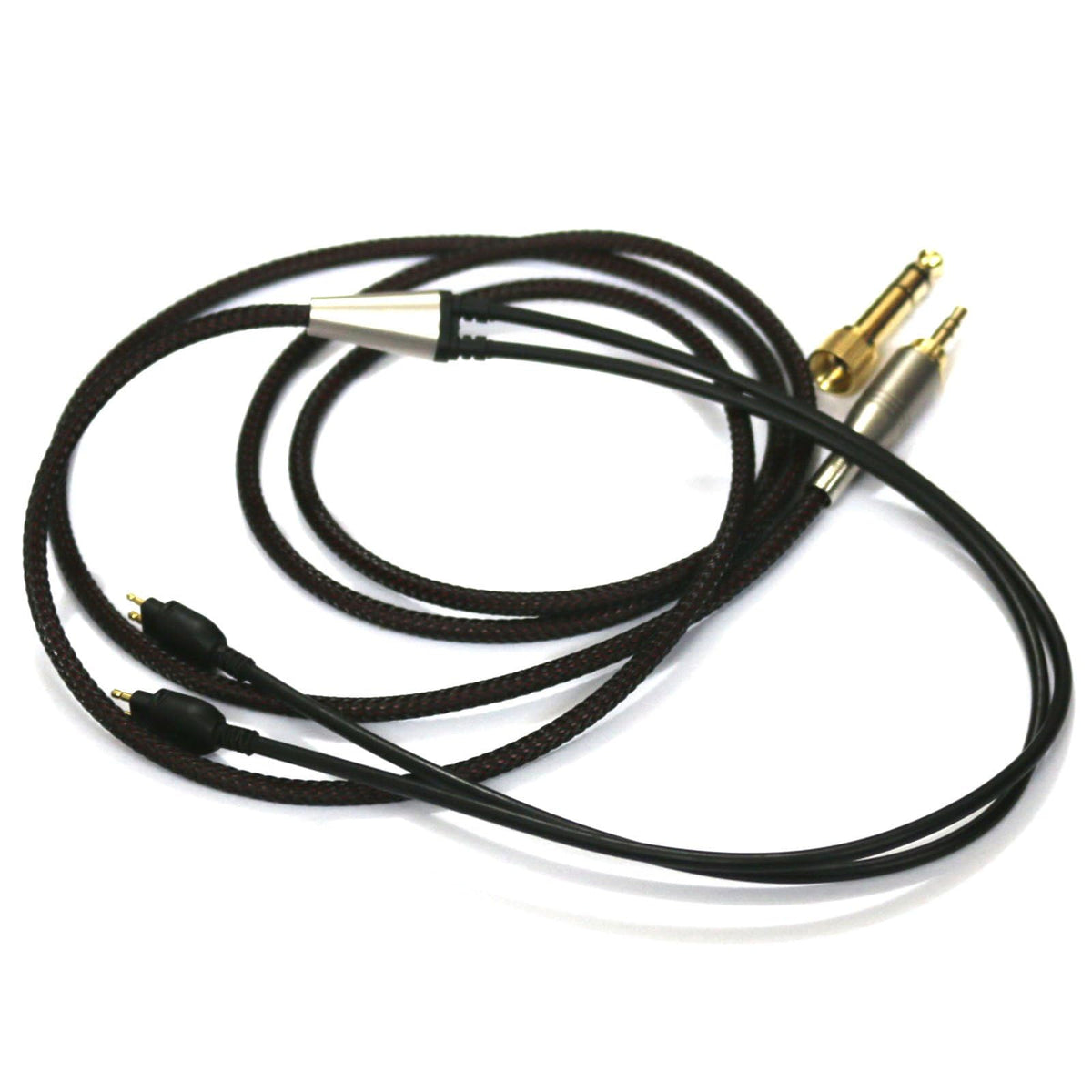 NewFantasia 200 cm cable shows flexible placement for home or studio use.
