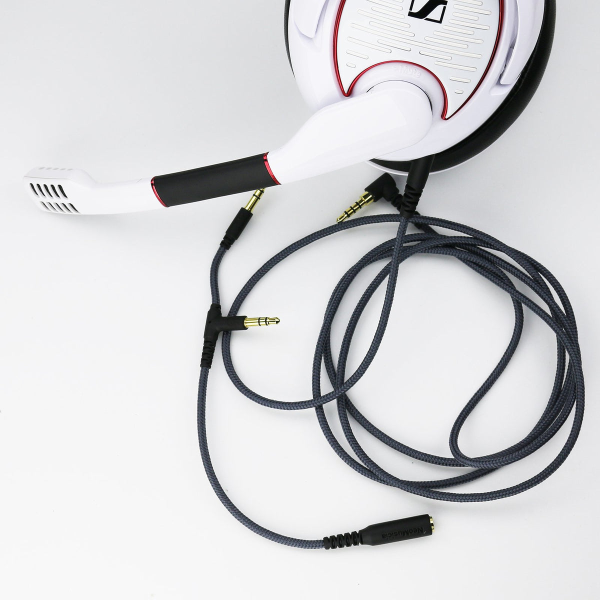 NewFantasia cable length shown on desk demonstrating optimal 1.3m reach