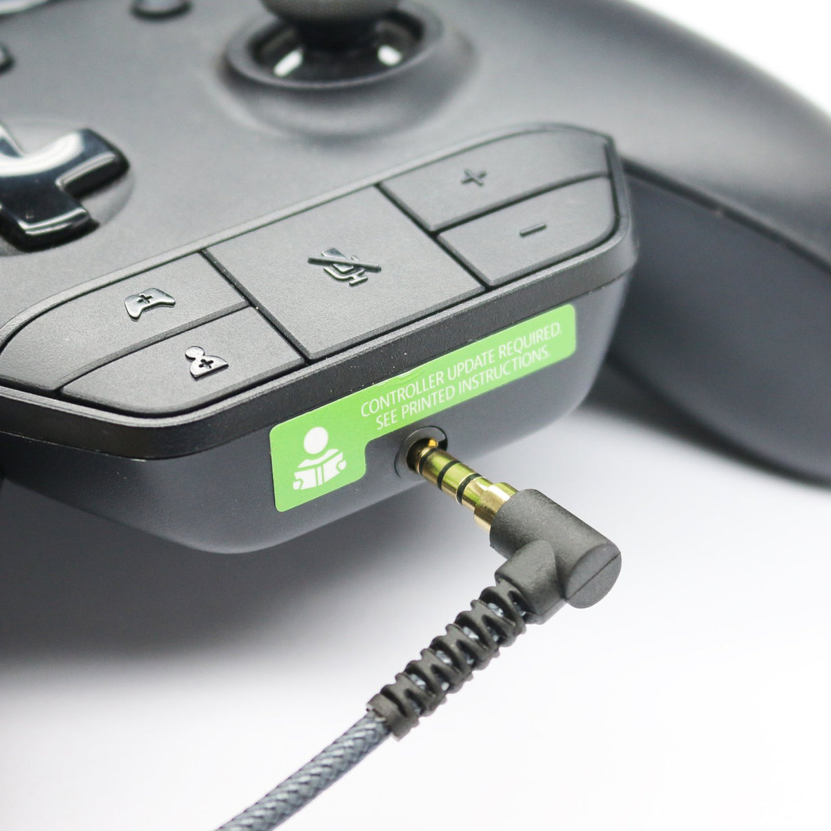 NewFantasia cable in a gaming setup showing neat cable management benefit