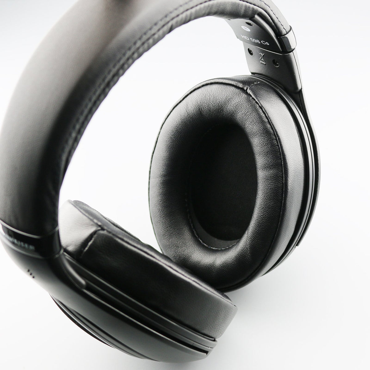 NewFantasia Memory foam layer reduces pressure for longer listening sessions.