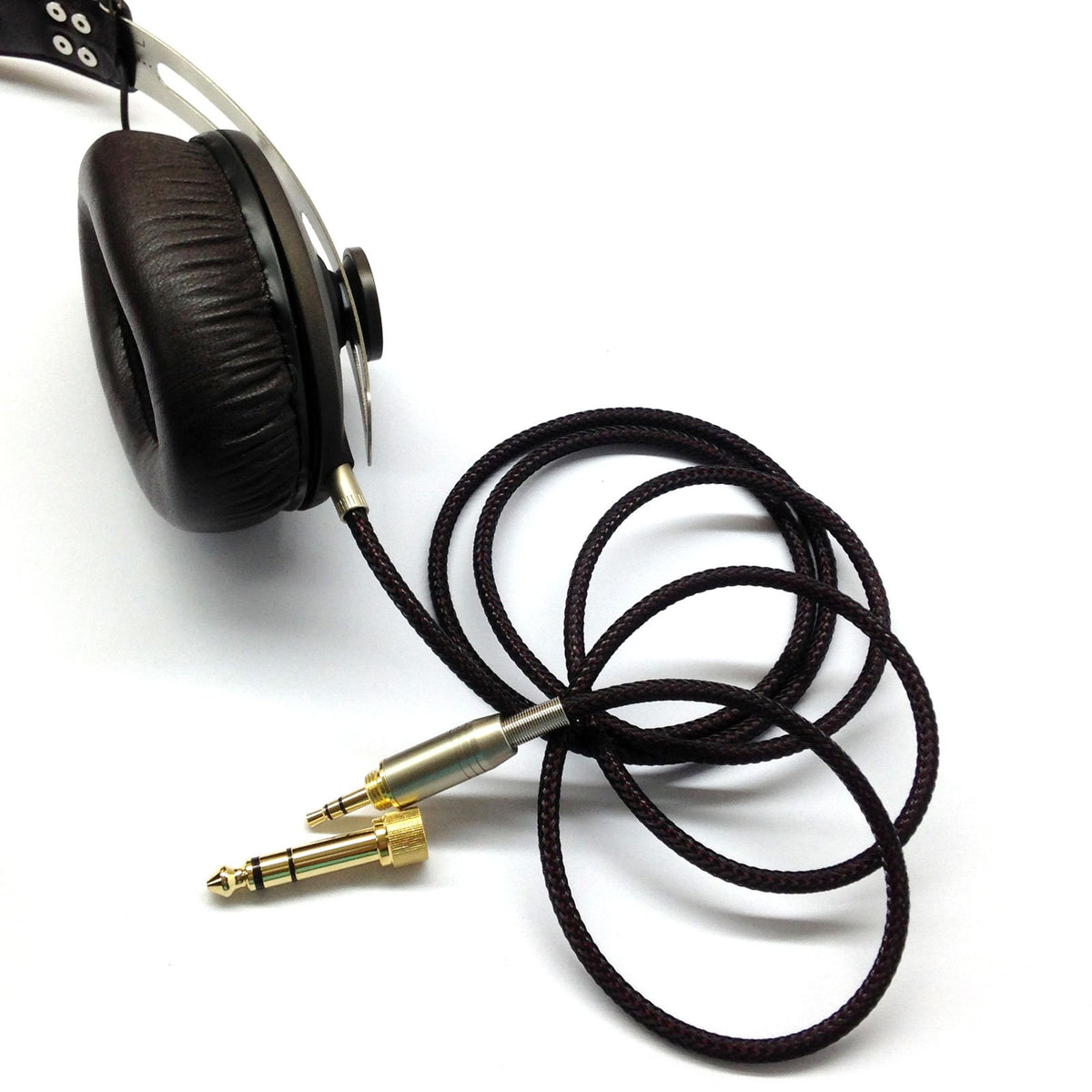 NewFantasia OFC inner-wire construction for clean signal transfer.
