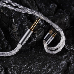 NICEHCK IcyMoon in‑ear use scene depicts immersive listening on the go.