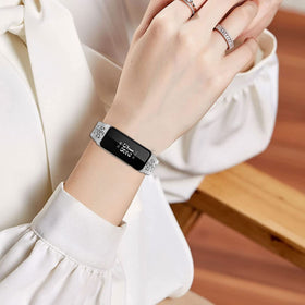 Nigaee band beside ruler showing length scale and adjustable sizing benefit