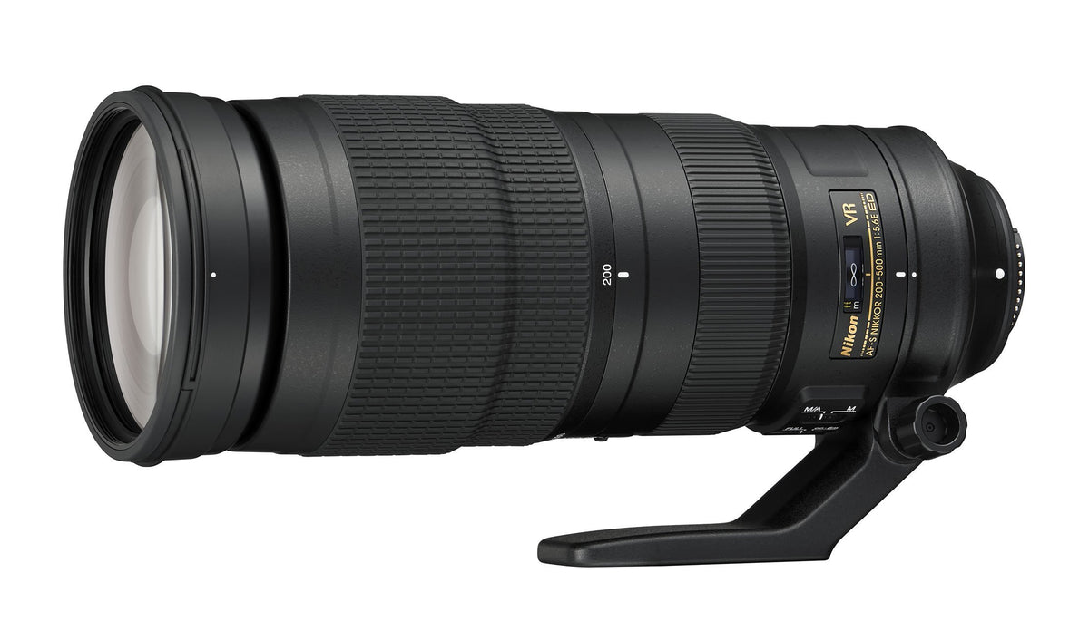 Nikon 200-500mm lens records motorsport scenes with long reach.