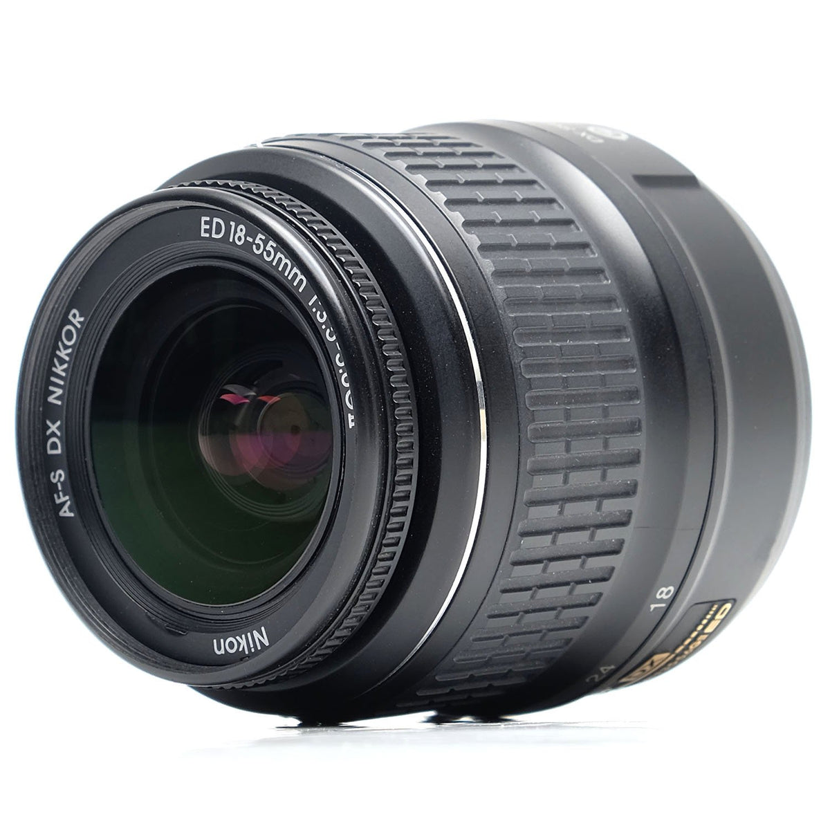 Nikon 18-55mm lens showing ED glass element for sharp images